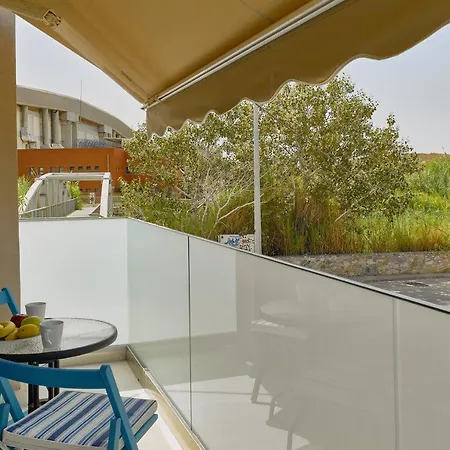 Beachside Apartment-pool-parking アパート